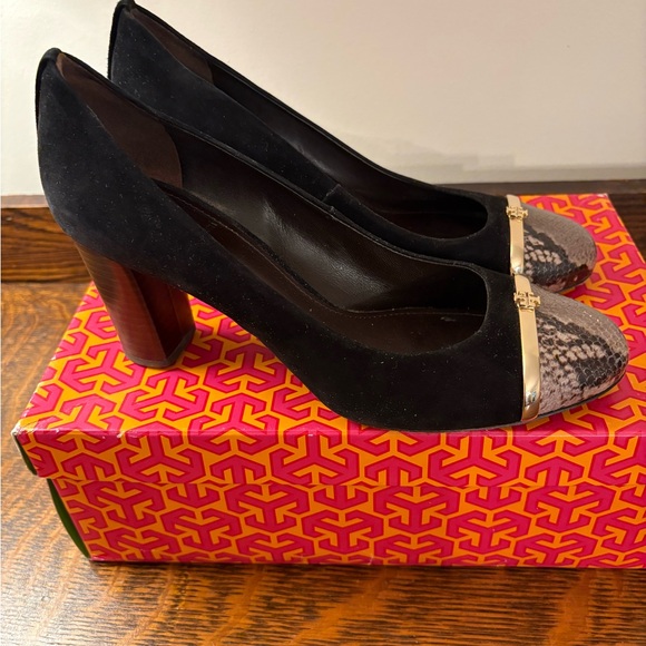 Tory Burch Black and Tan Heels with Gold Detail - Picture 1 of 6
